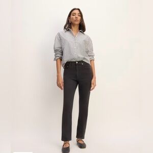 Everlane Cheeky Jean in Washed Black. Size 26 Regular.